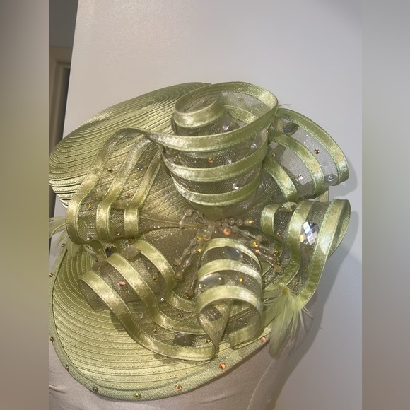 Vintage ML STUDIO Mint Green Hat Rhinestones Feathers one size - Picture 3 of 8